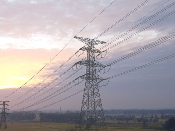 电线杆上的耐张线夹有何作用？